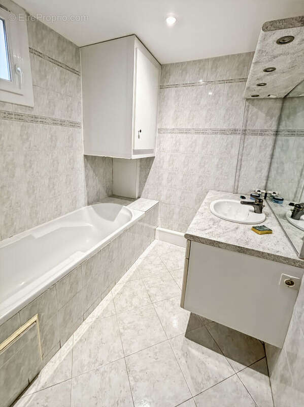 Appartement à MARSEILLE-5E