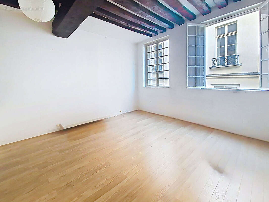 Appartement à PARIS-1E
