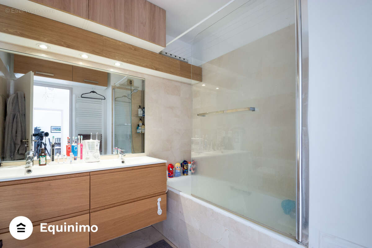 Appartement à NEUILLY-SUR-SEINE