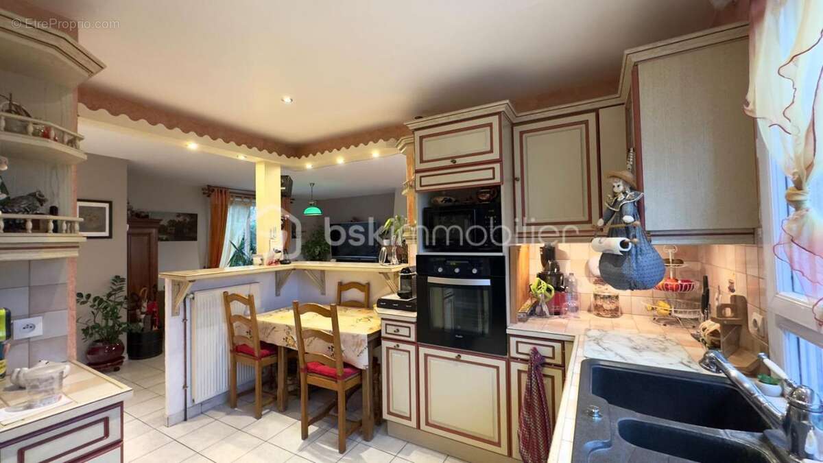 Maison à CHAUCONIN-NEUFMONTIERS