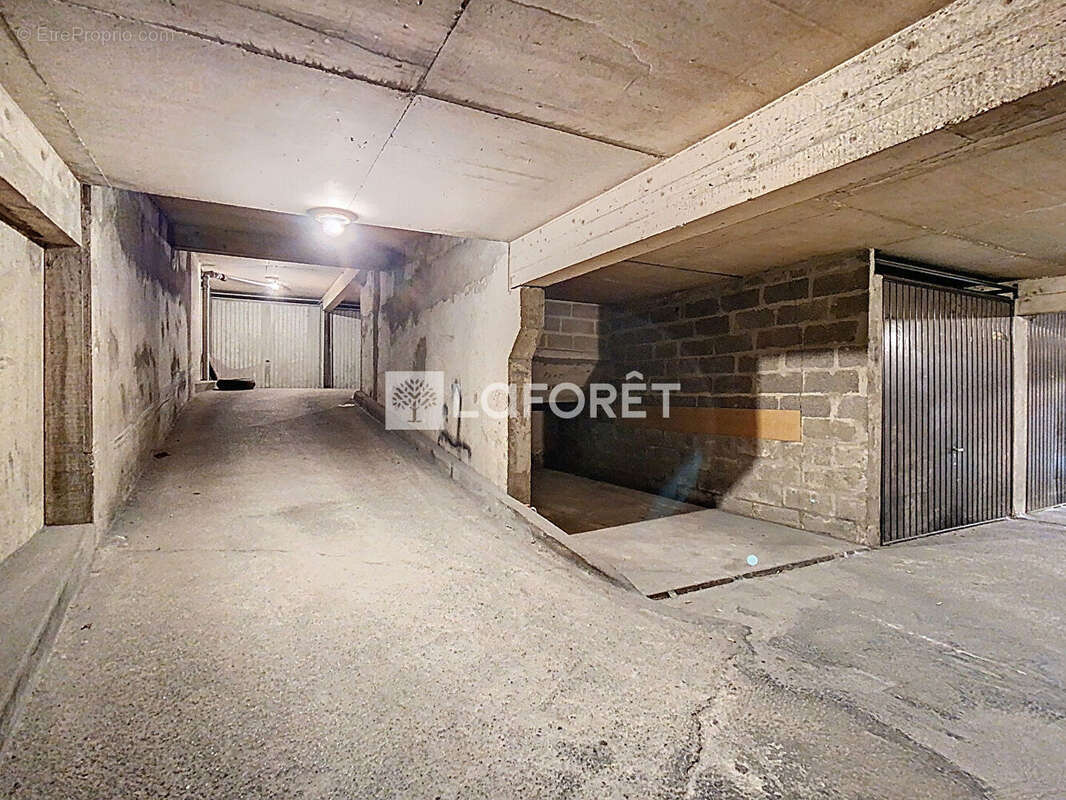 Parking à PARIS-15E