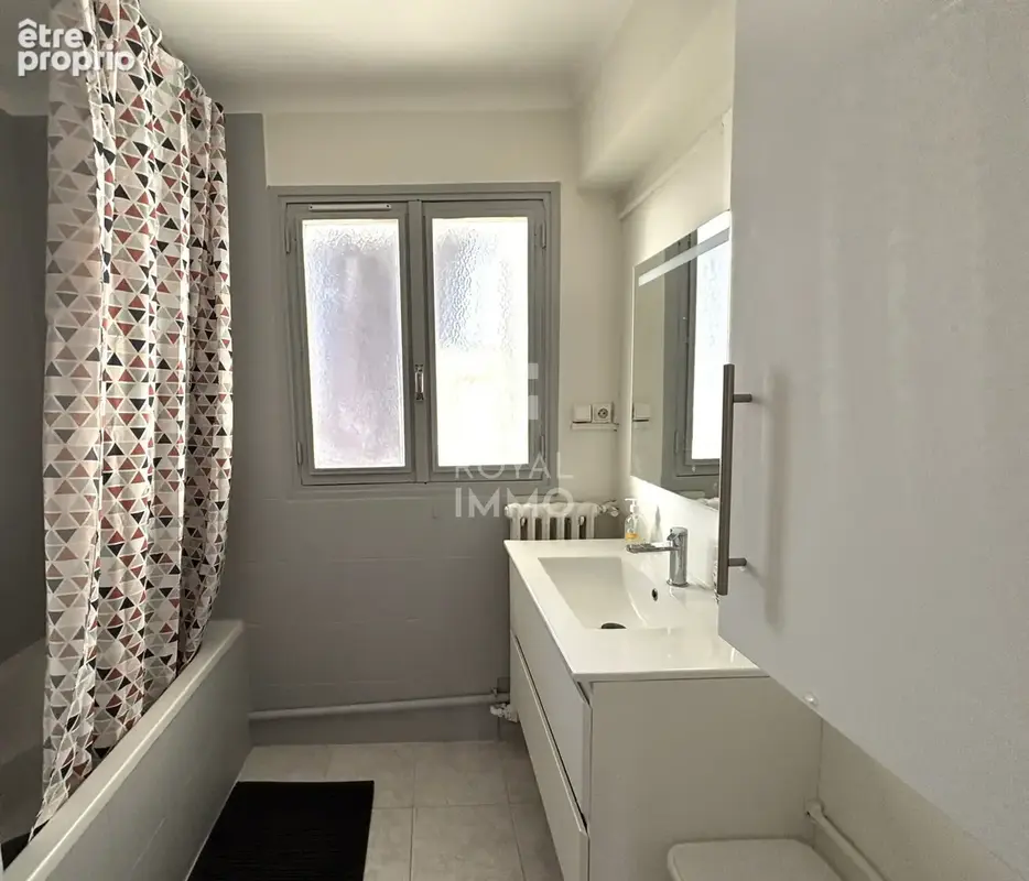 Appartement 3 chambres avec 2 balcons, loggia et cave - photo 4