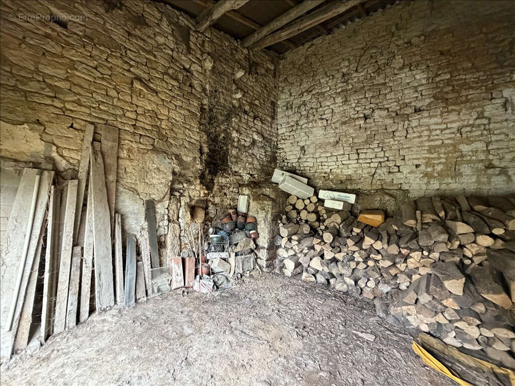 Parking à PETIT-FAILLY