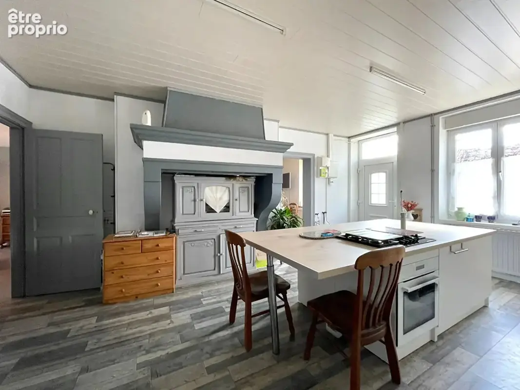 Belle maison familiale avec dépendances sur plus de 31 ares de terrain - photo 3