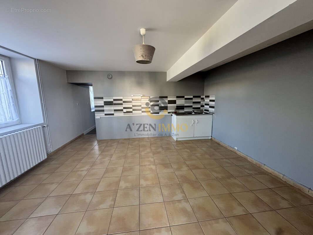 Maison à SECONDIGNY