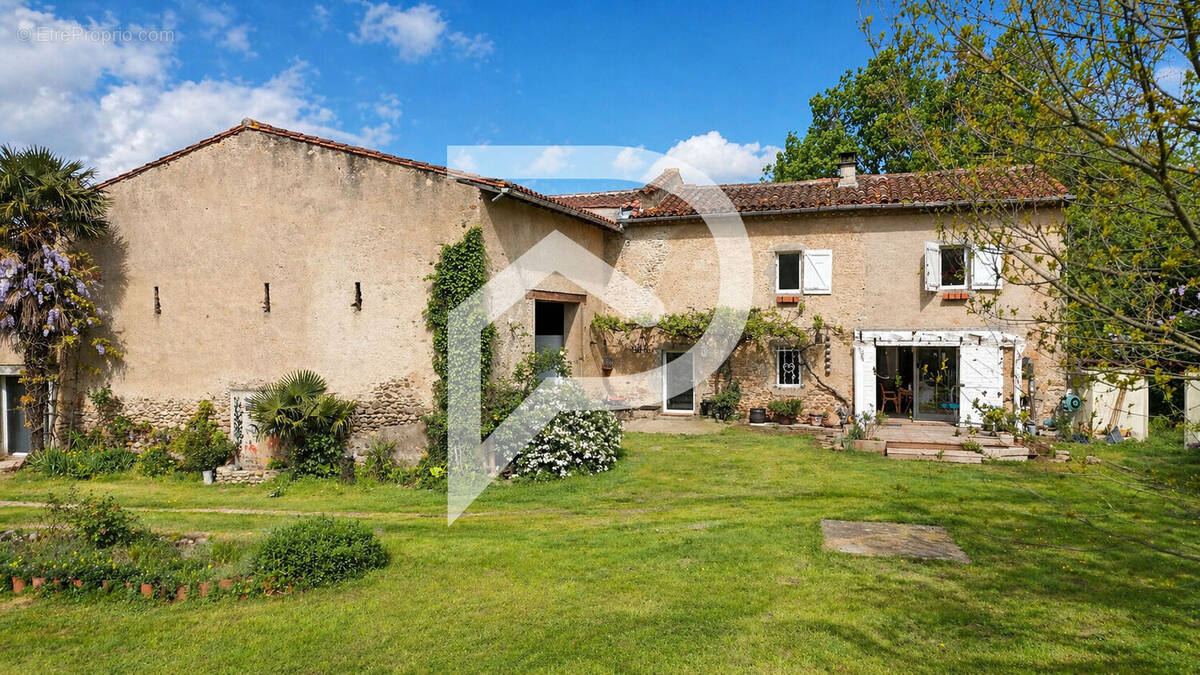 Maison à PAYRIN-AUGMONTEL