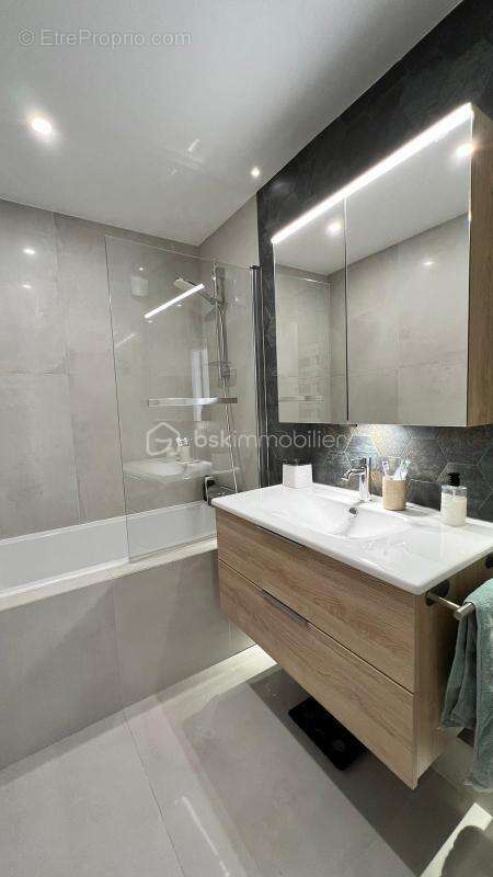 Saint Laurent du Var - Magnifique appartement 4 pièces de 76 m2 rénové - photo 9