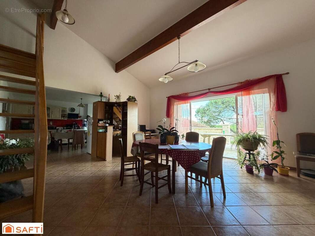Maison 209 m² à Sainte-Colombe-De-Villeneuve  - photo 4