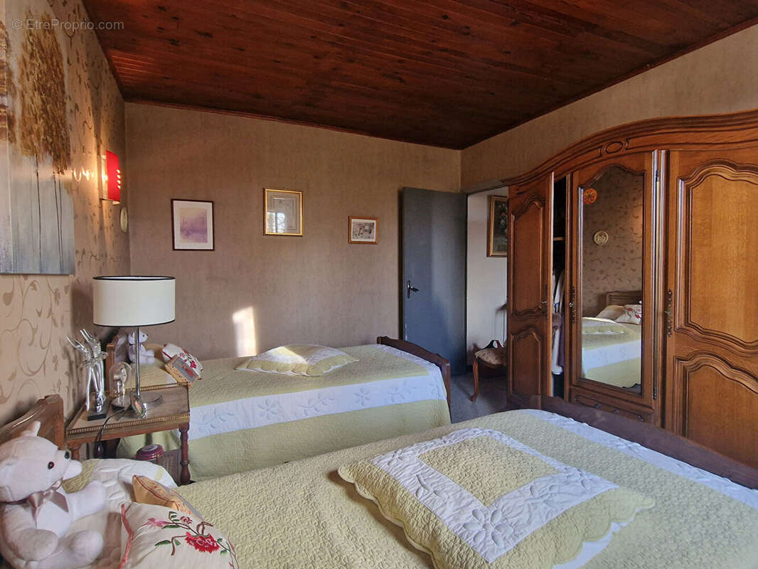 Maison à SAINT-VICTOR-DE-MALCAP