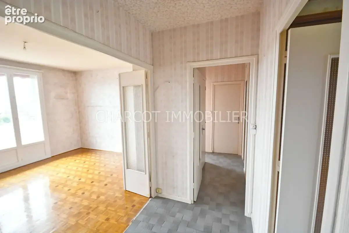 LYON 5ème - à 6 mn en voiture du Point du Jour. Appartement T4 traversant - ITE payée ! - photo 8