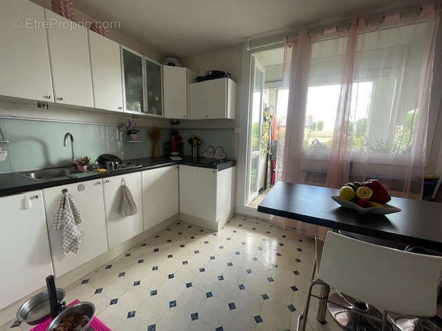 Vaste t3 loue par gardienne de residnce au bouscat - photo 3