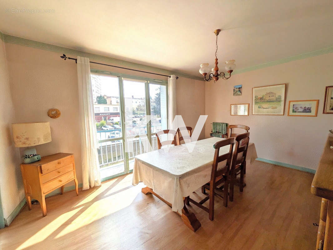 Appartement 91 m² à Saint-Chamond  - photo 2