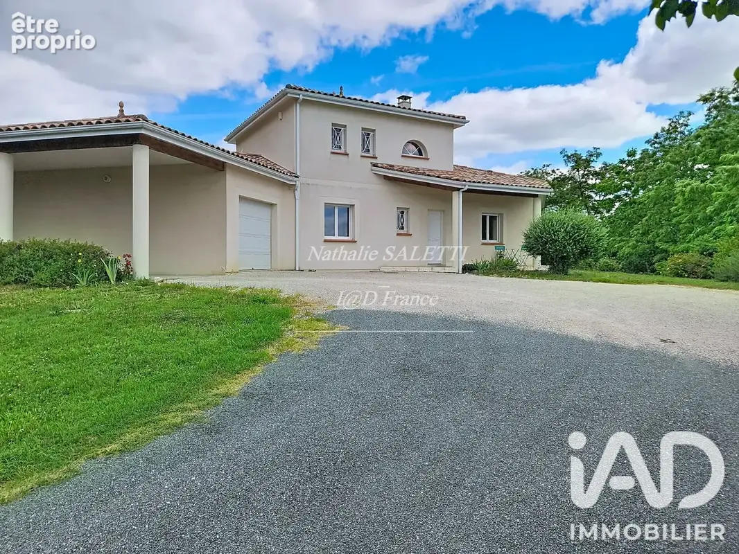 Photo 1 - Maison à SAINT-HILAIRE-DE-LUSIGNAN