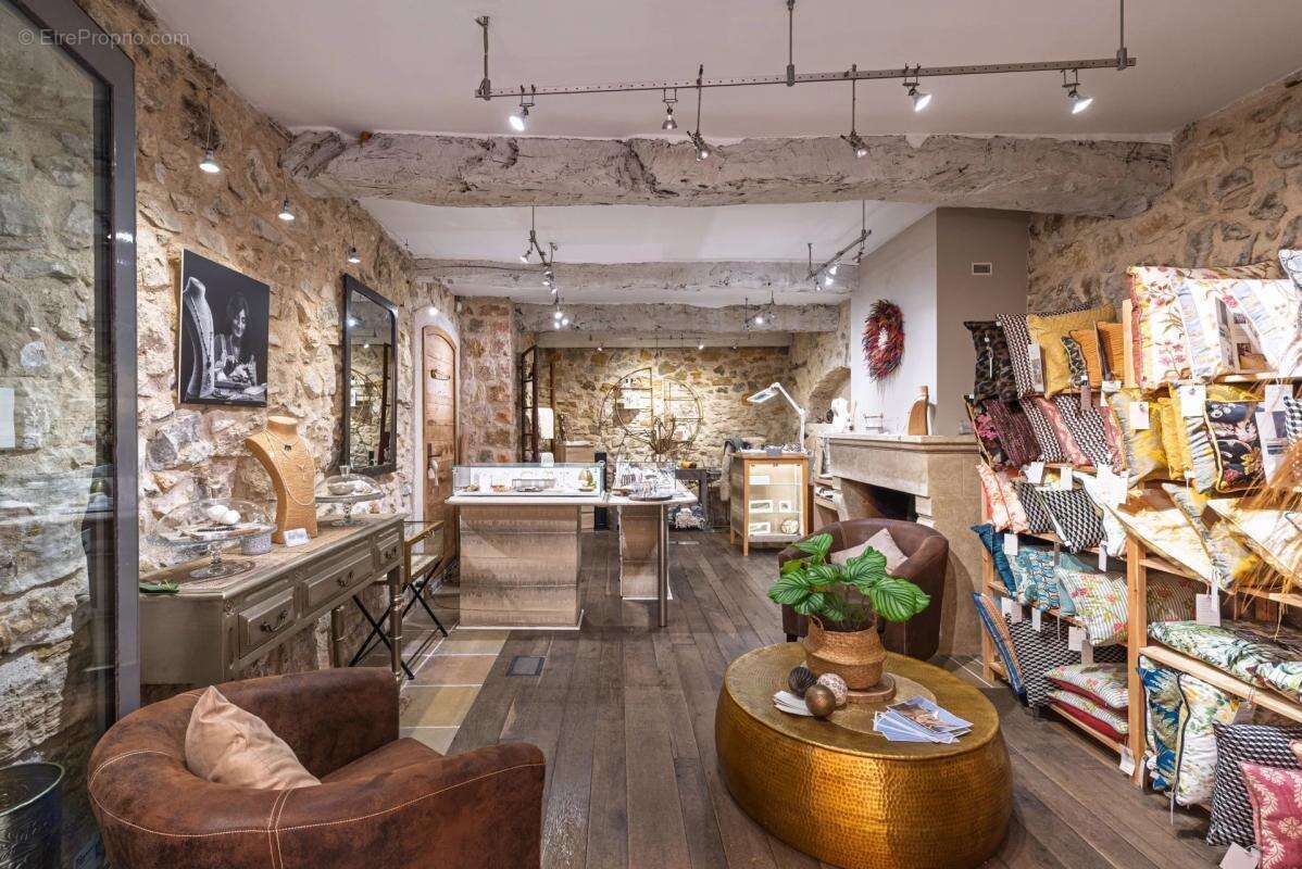 Commerce à VALBONNE