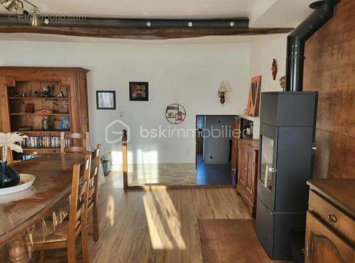 Maison à SAINT-DENIS-DE-CABANNE