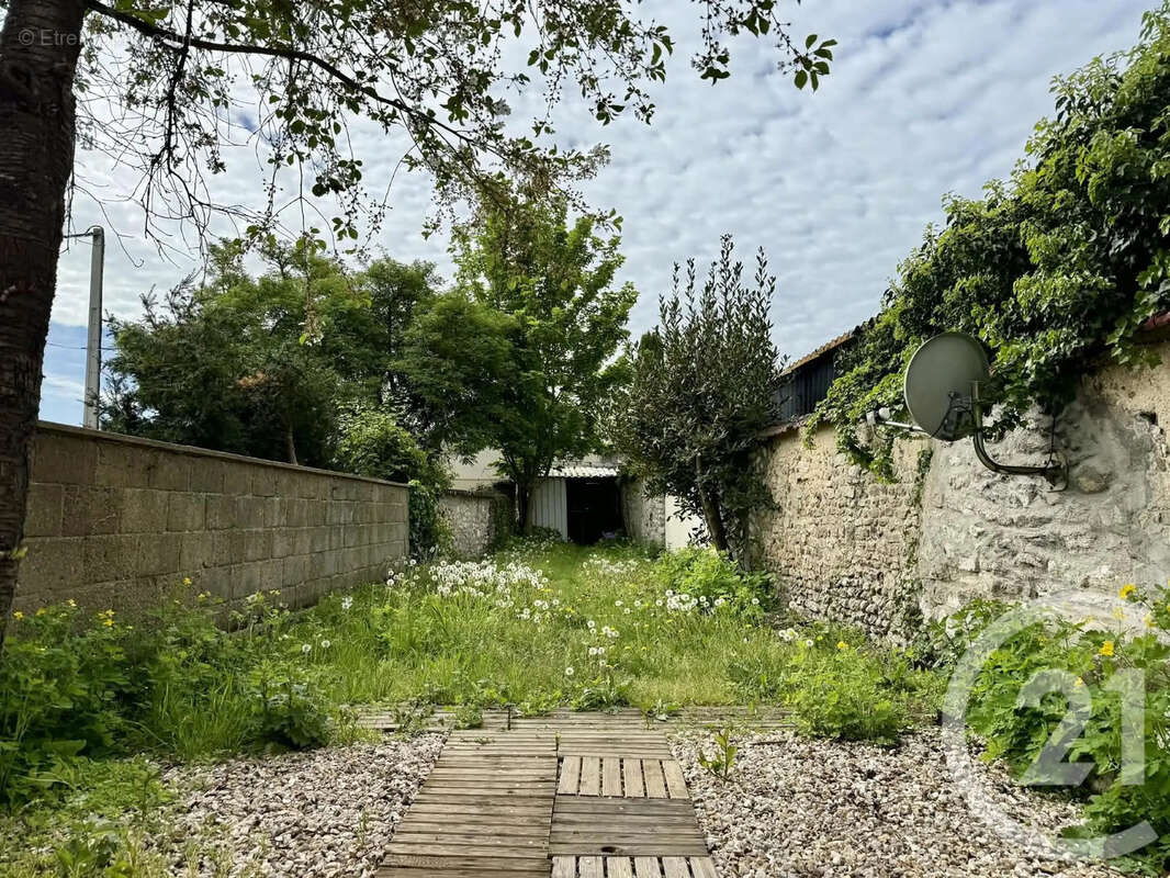 Maison à IVRY-LA-BATAILLE