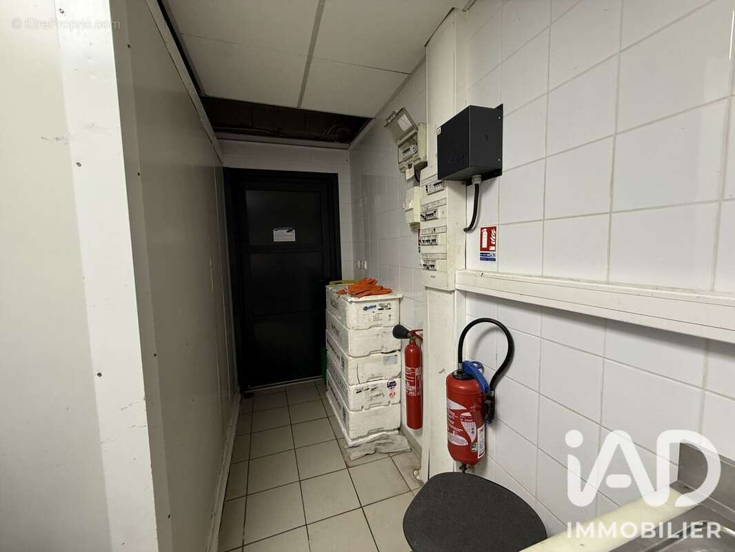 Commerce 55 m² à Pechbonnieu  - photo 4