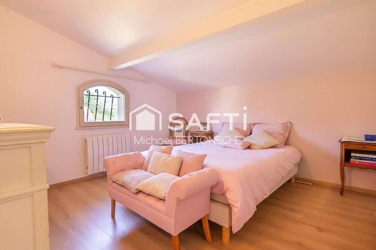 Maison 142 m² à La Lande-De-Fronsac  - photo 9