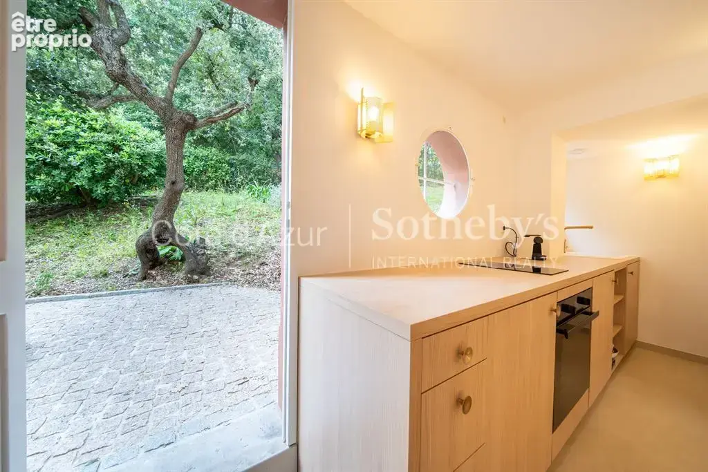 Saint Tropez, appartement 2 pièces rénové de 29,67 m² au Palais Latitude 43 - photo 3