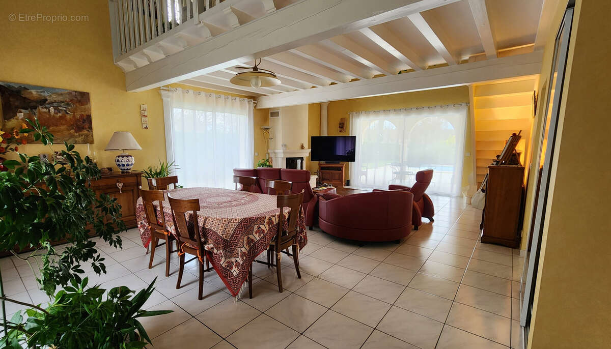 Maison à FOURQUES-SUR-GARONNE