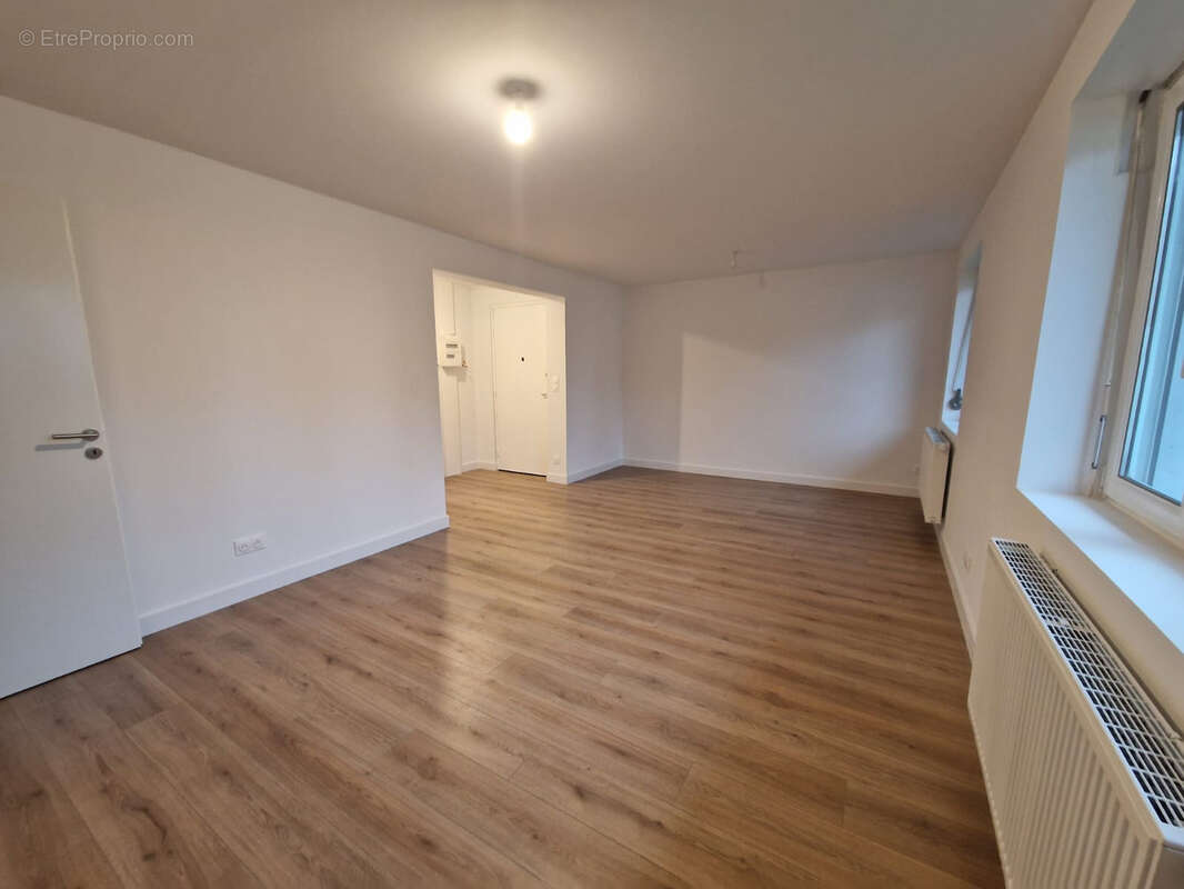 F3 entièrement rénové avec loggia et cave - photo 2