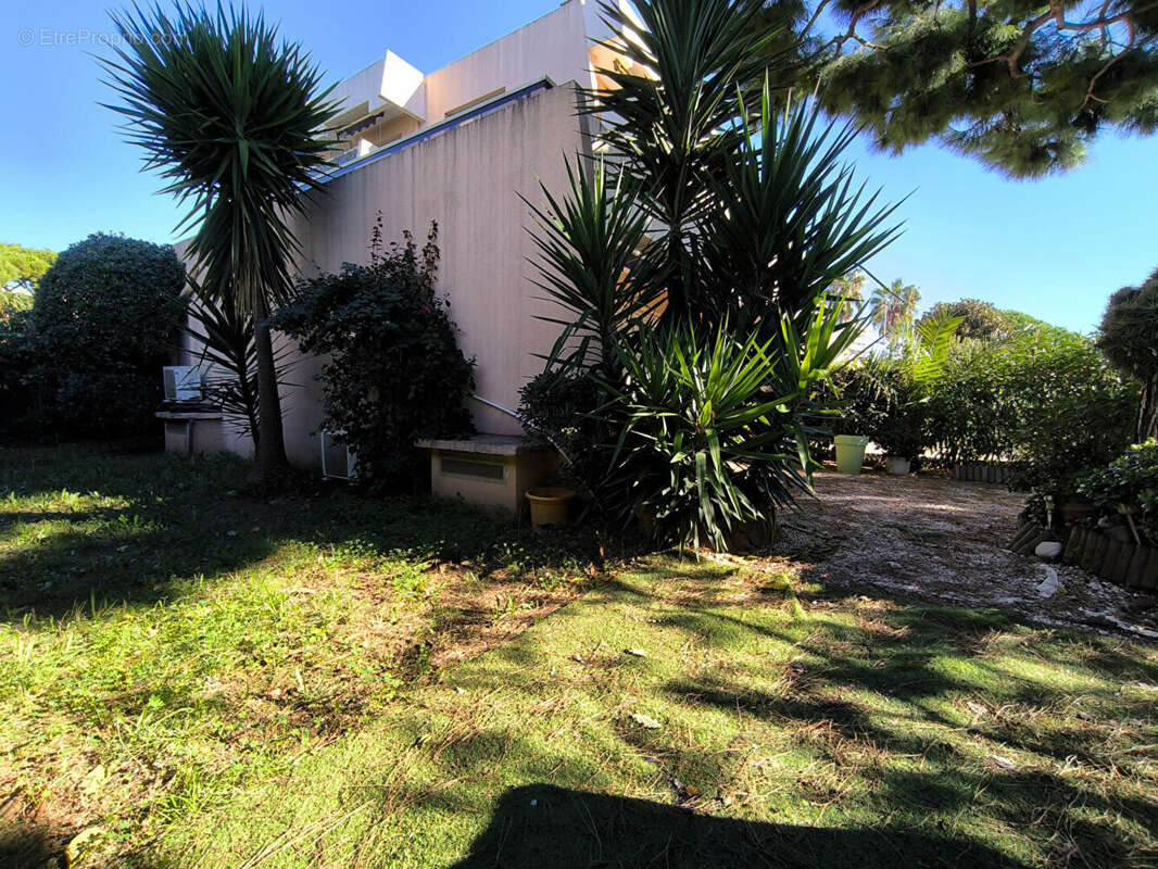 Appartement à SAINT-LAURENT-DU-VAR