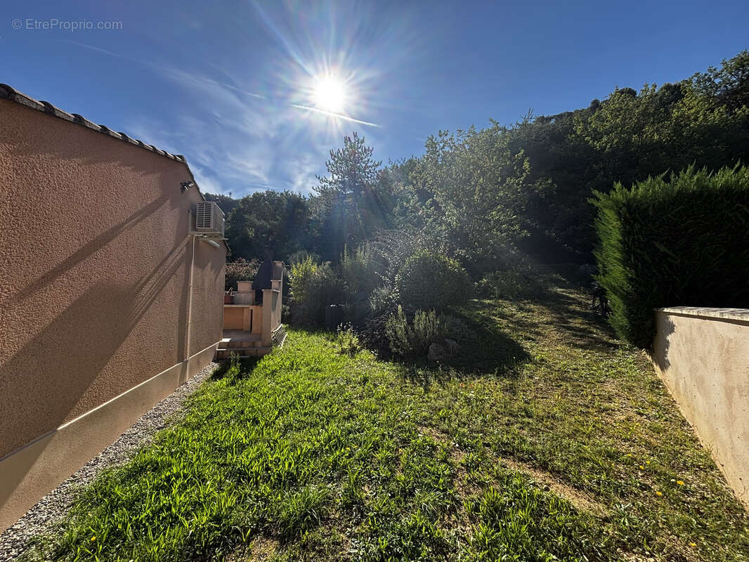 Maison à ENTRECHAUX