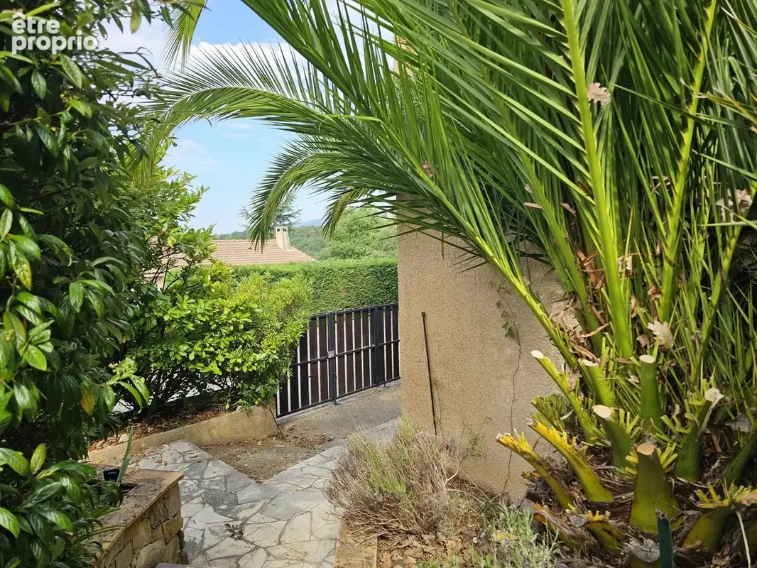 Villa provençale avec piscine, garage et vue dégagée à pied du village - photo 21
