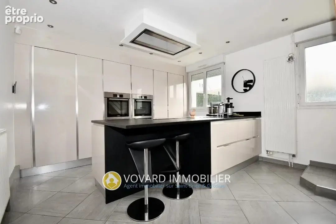 Maison Spacieuse de 148 m2 au Cœur du Vieux Saint Brice - photo 3