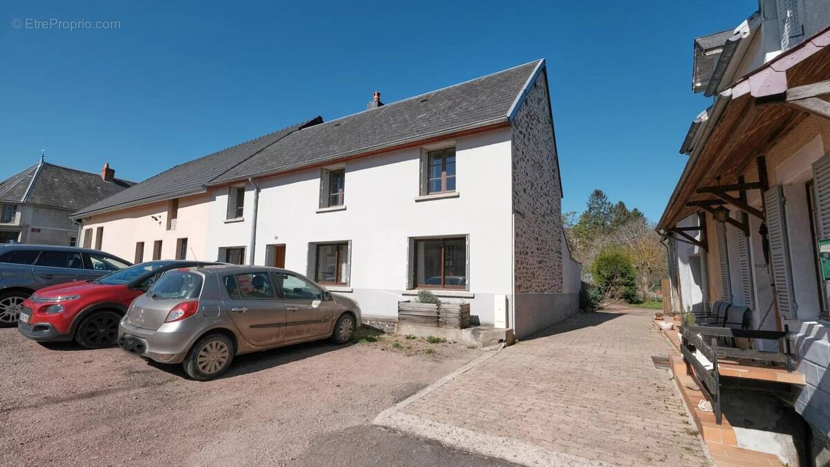 Maison à ROUSSILLON-EN-MORVAN
