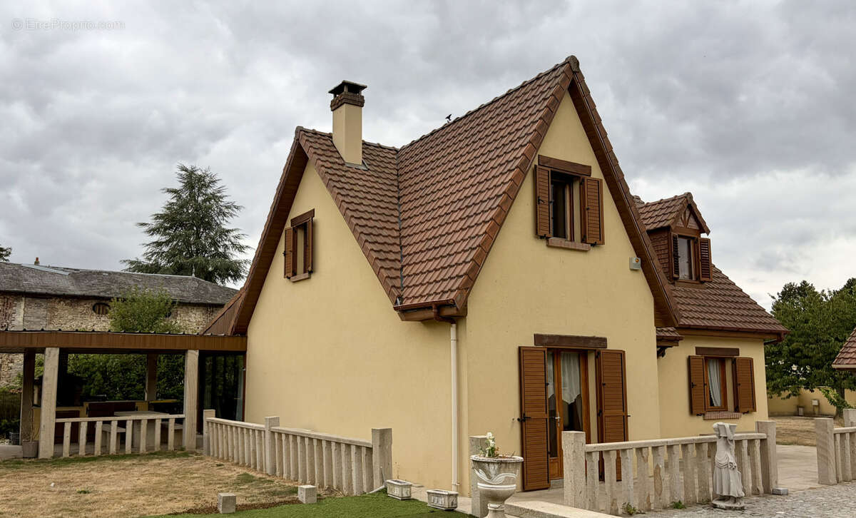 NEUVILLE FERRIERES - Belle maison familiale avec vie de plain-pied, grand jardin et équipements modernes - photo 16