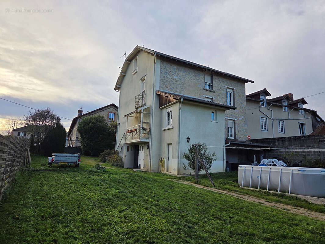 Maison à SAINT-LEONARD-DE-NOBLAT