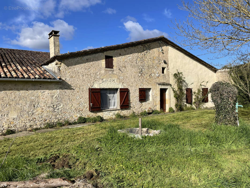 Maison à PUJOLS