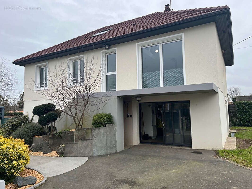 Maison à LA CHAPELLE-BASSE-MER