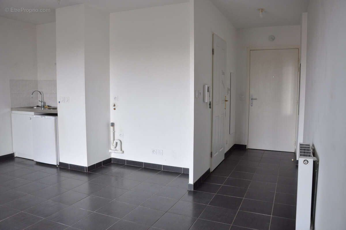 Bel appartement de 25,44 m2, lumineux, avec terrasse de 8 m2, exposé à l'Ouest, sans vis-à-vis, tram à 2 minut - photo 3
