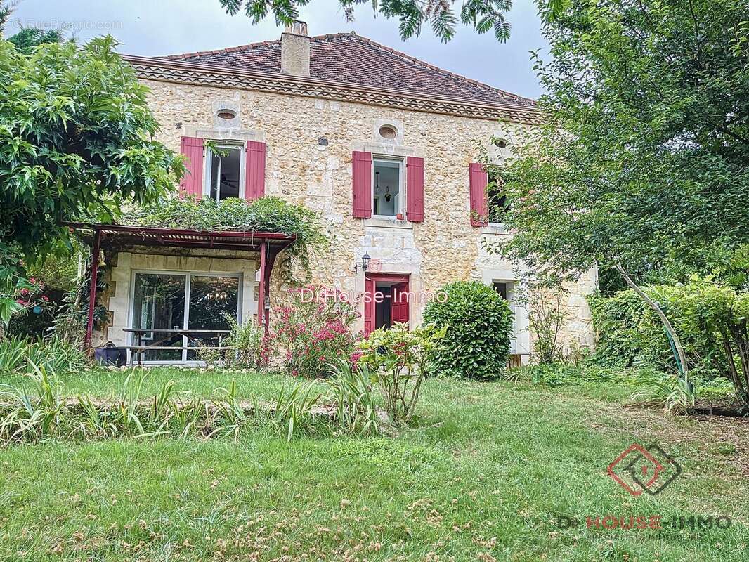 Maison à DOUVILLE