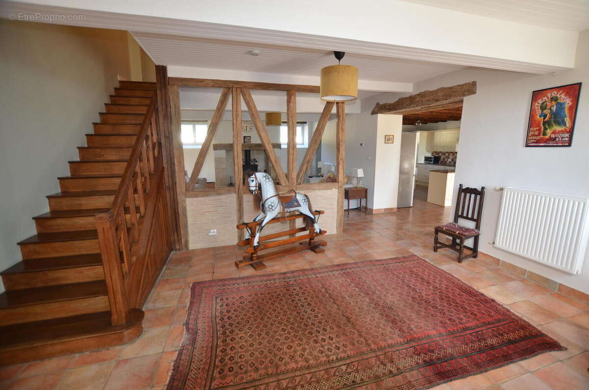 048 - Maison à VIC-FEZENSAC