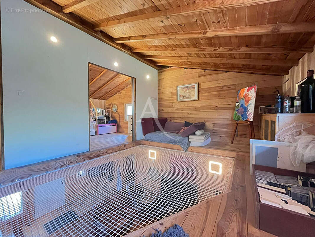 Grande maison familiale de 185m² avec studio indépendant sur plus de 2300m² de terrain ! - photo 11