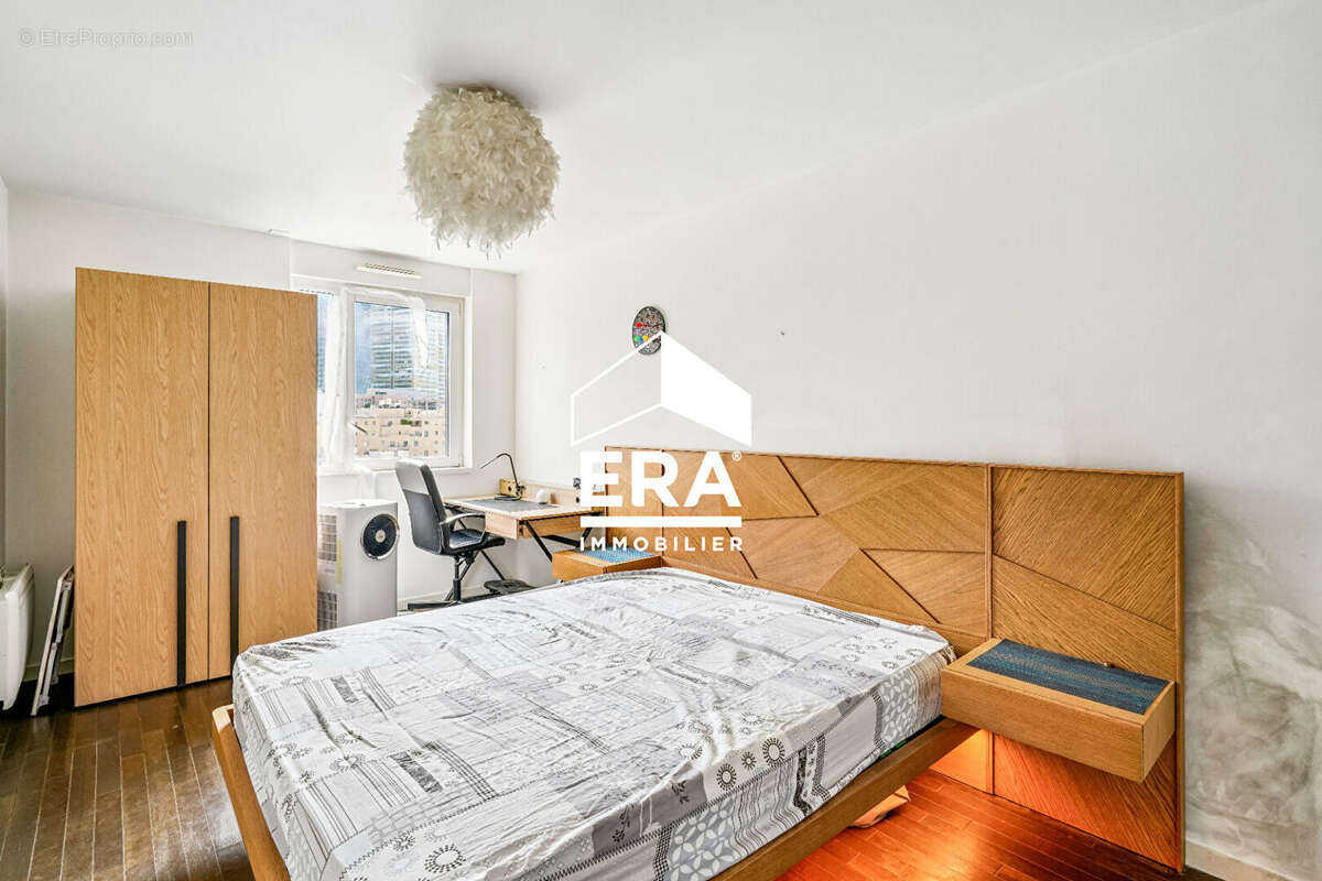 Appartement à COURBEVOIE
