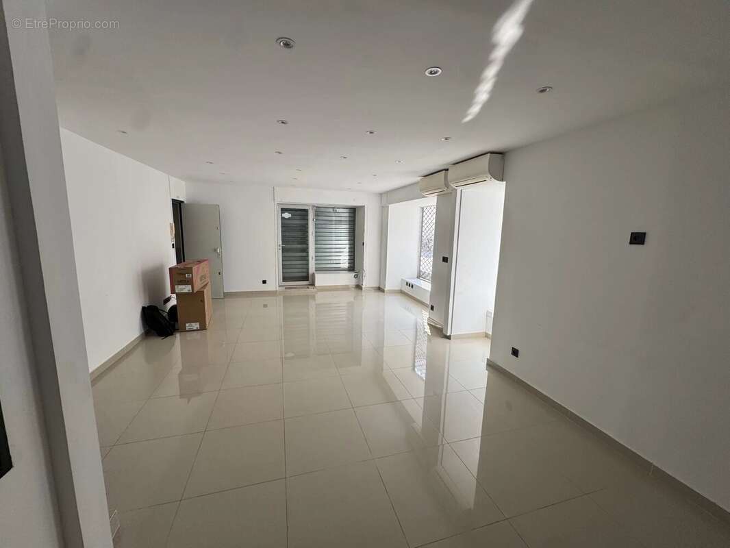 Commerce à MARSEILLE-5E