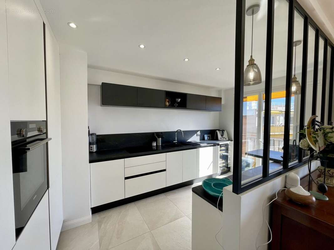 Cuisine 9,78m2 - Appartement à ANTIBES