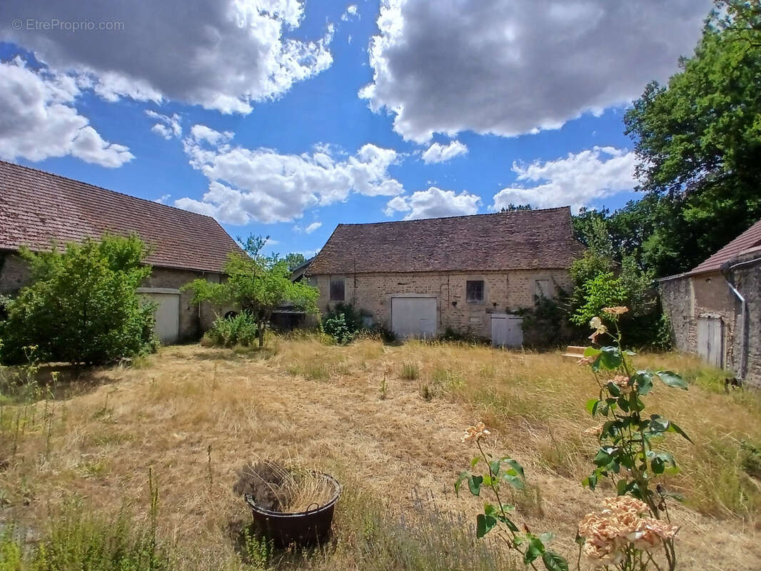 Exclusivité , maison de famille avec des grandes dépendances, entre Le Lac de Crescent et Lormes, Morvan à moi - photo 6