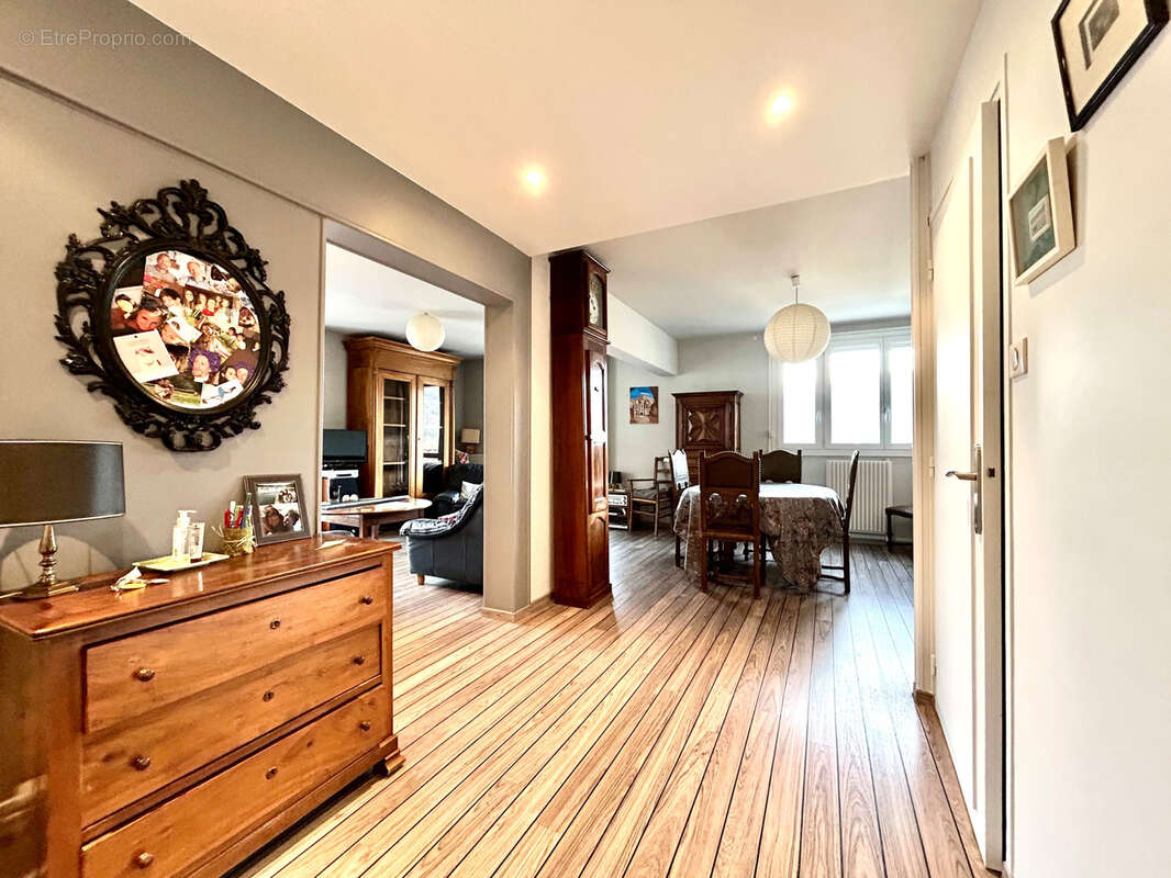 Appartement à SAINT-MARTIN-D'HERES