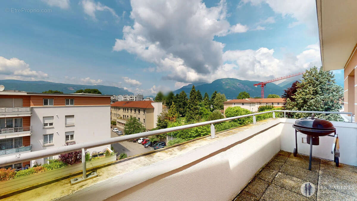 Appartement à SAINT-MARTIN-D'HERES