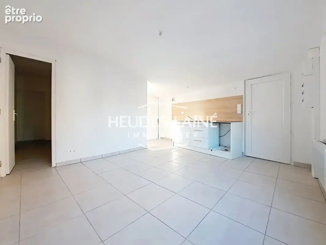 Immeuble à vendre - Local commercial de 100m² et appartement rénové - SAINT-HILAIRE-DU-HARCOUËT  - 50730 - photo 3