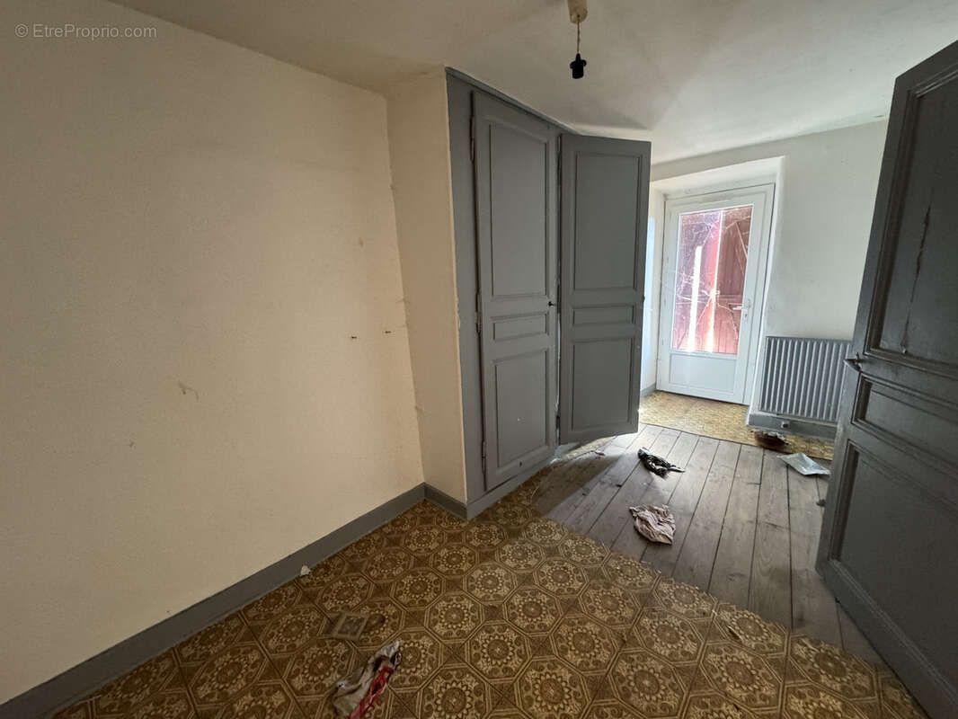 Immeuble - 300m2 - photo 3