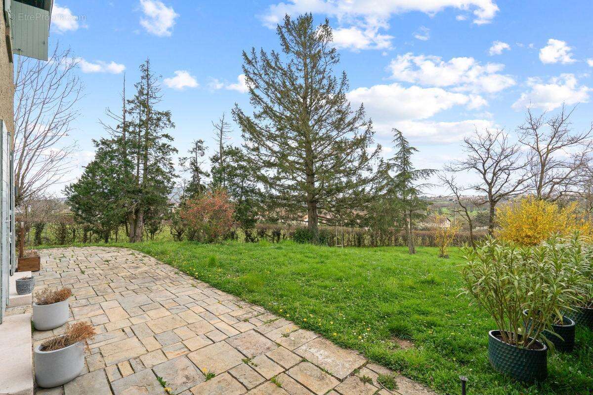 Maison à LA TOUR-DE-SALVAGNY