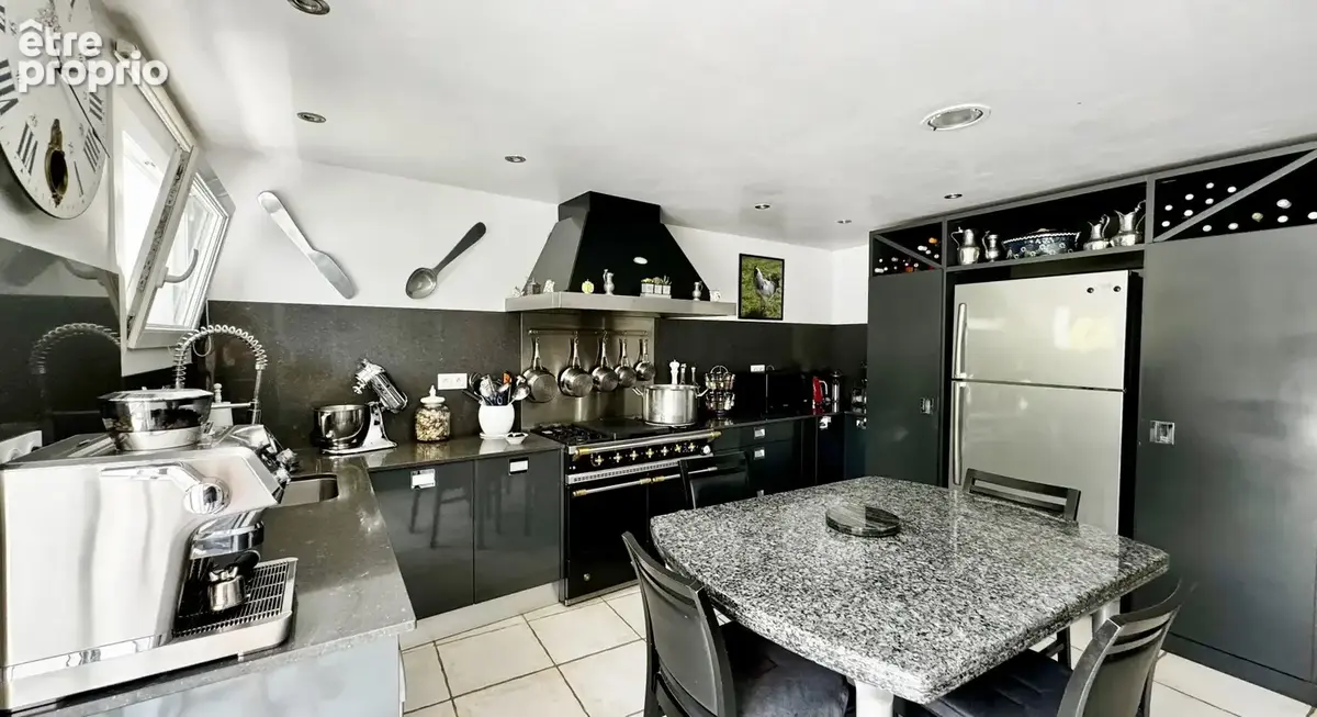 Propriété avec 3 logements, 7 hectares agricoles, piscine et dépendances à Saint-Martin-de-Seignanx  223 m²  À 15 min de Bayon - photo 7