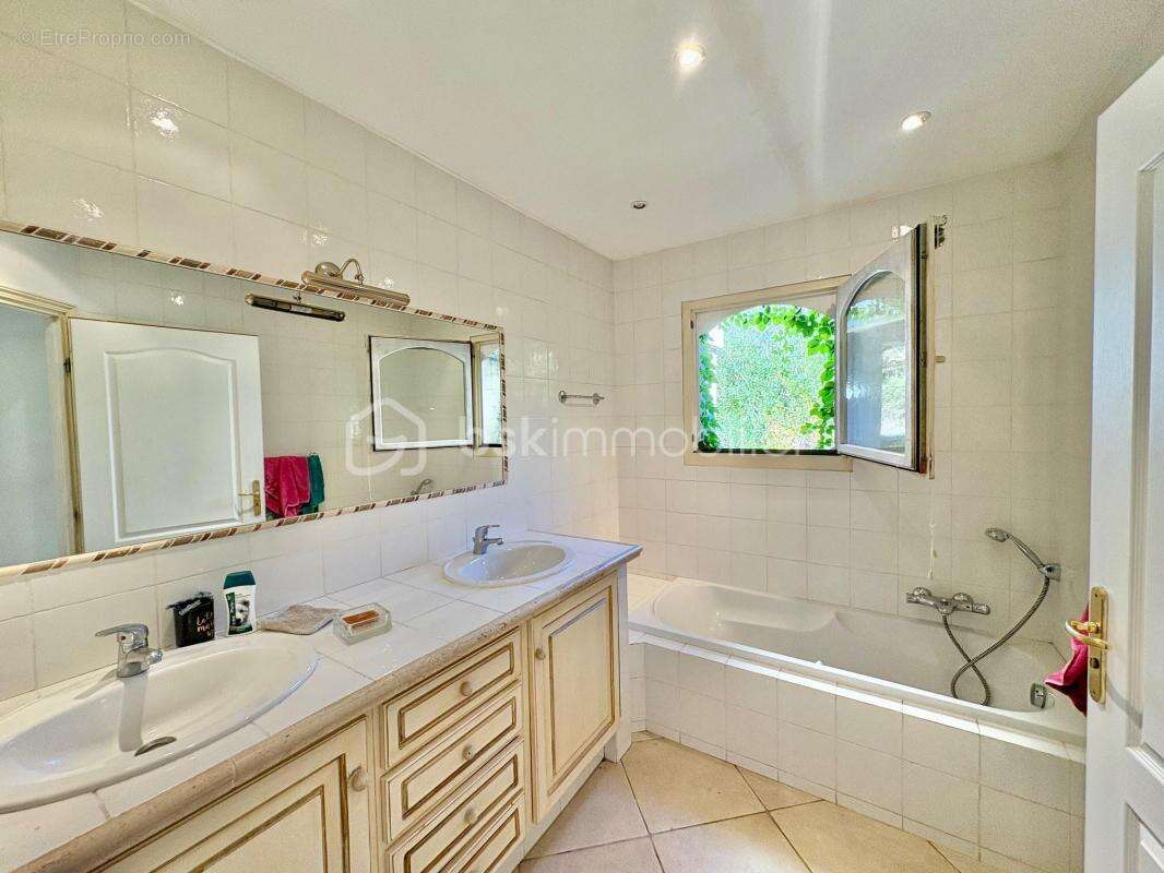 Maison à LES ADRETS-DE-L&#039;ESTEREL