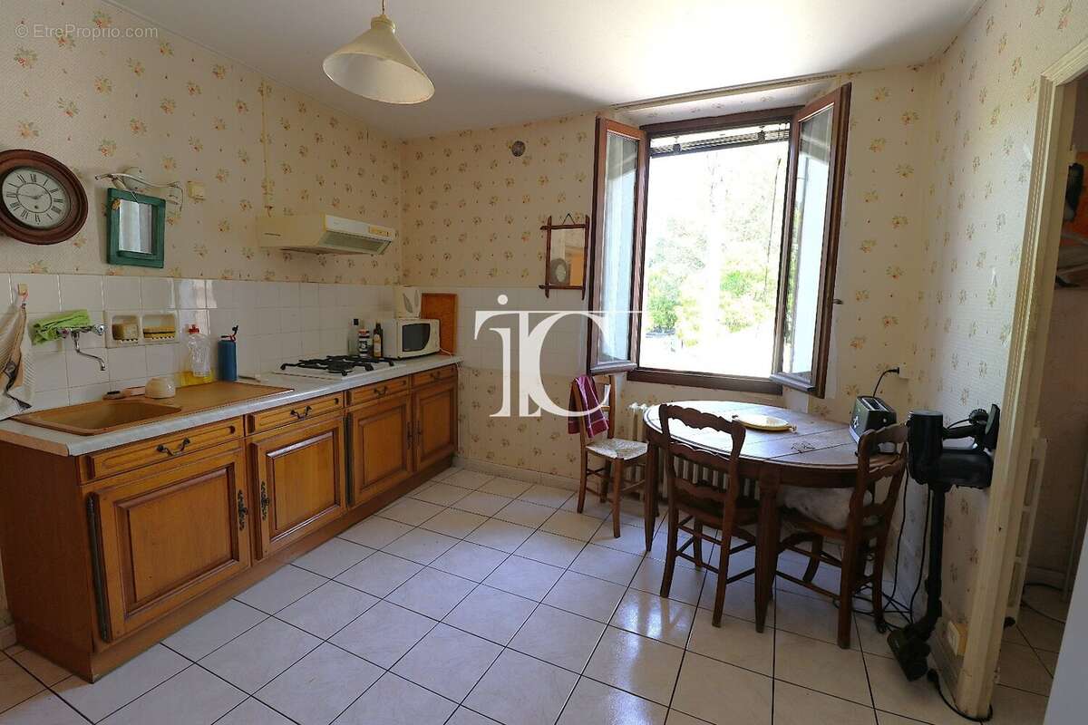 Maison de ville avec terrasse garage et dépendances - photo 4